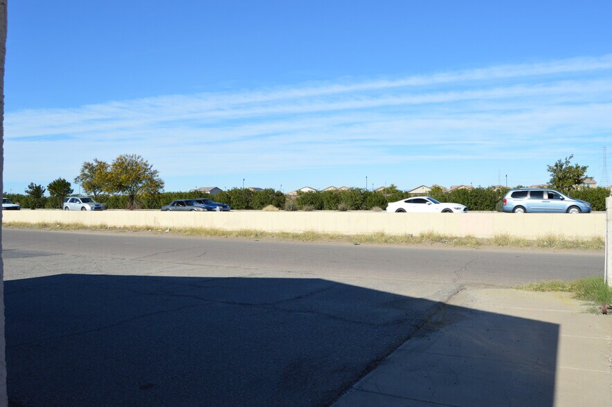 More Photos Of 11613 NW Grand Ave, El Mirage Light Distribution For Sale