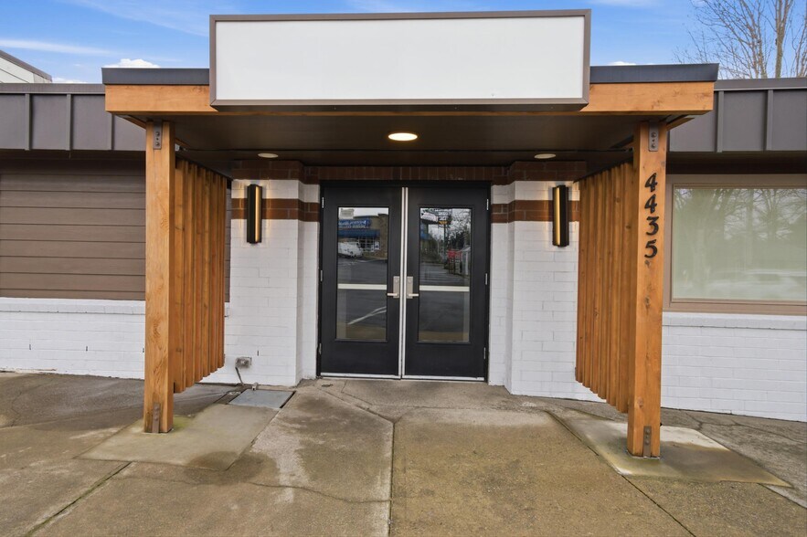 More Photos Of 4405-4435 Liberty Rd S, Salem Restaurant For Lease