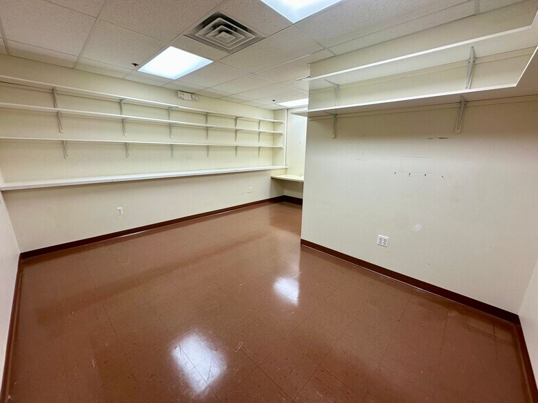 More Photos Of 534-548 Avenue E, Bayonne Office For Sale