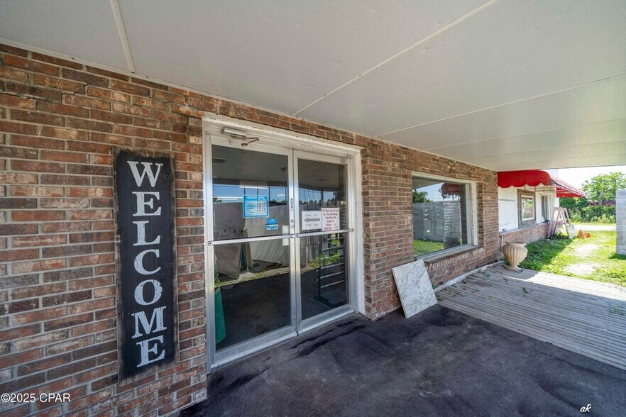 More Photos Of 2515 E 15th St, Panama City Freestanding For Sale