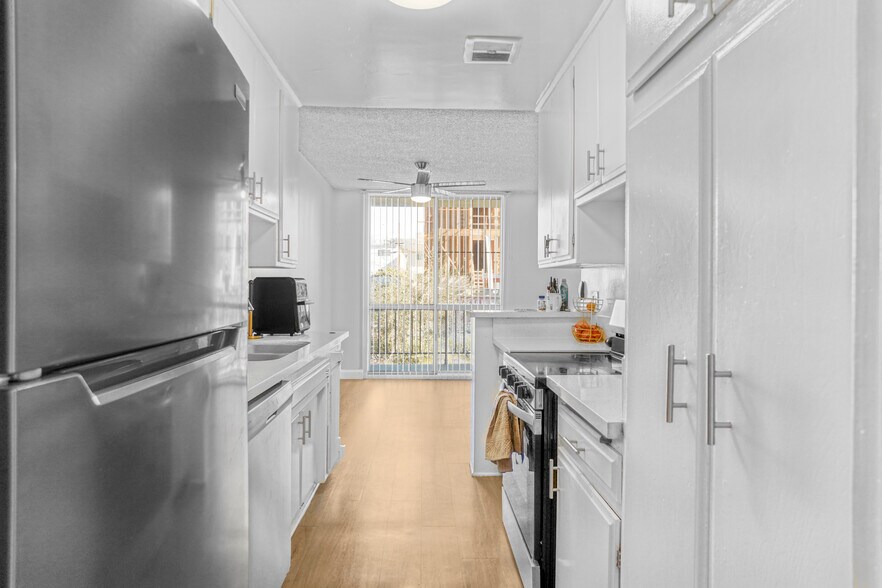 More Photos Of 8011 Romaine St, Los Angeles Apartments For Sale