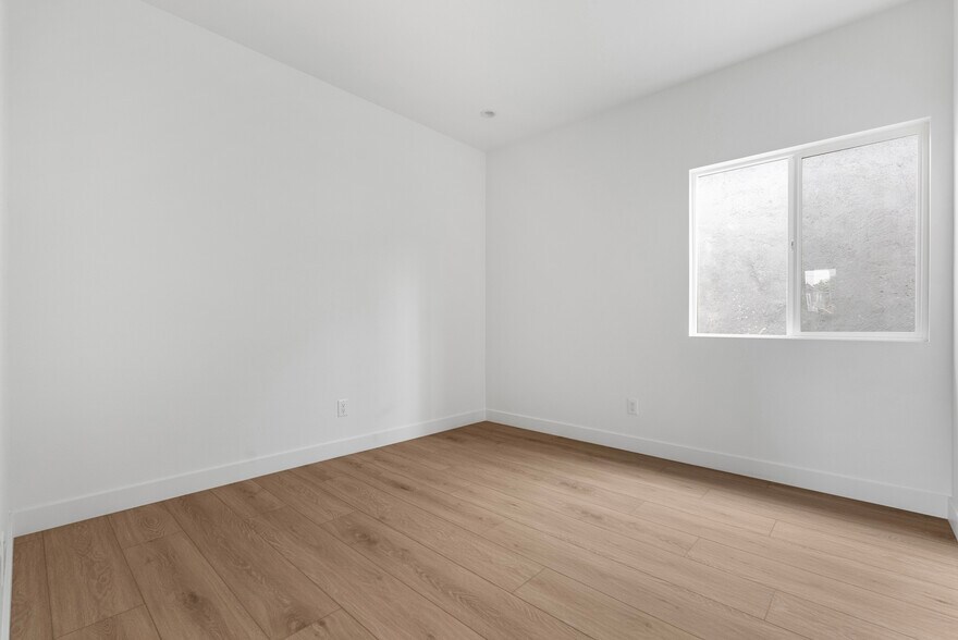More Photos Of 1955 Bonsallo Ave, Los Angeles Apartments For Sale