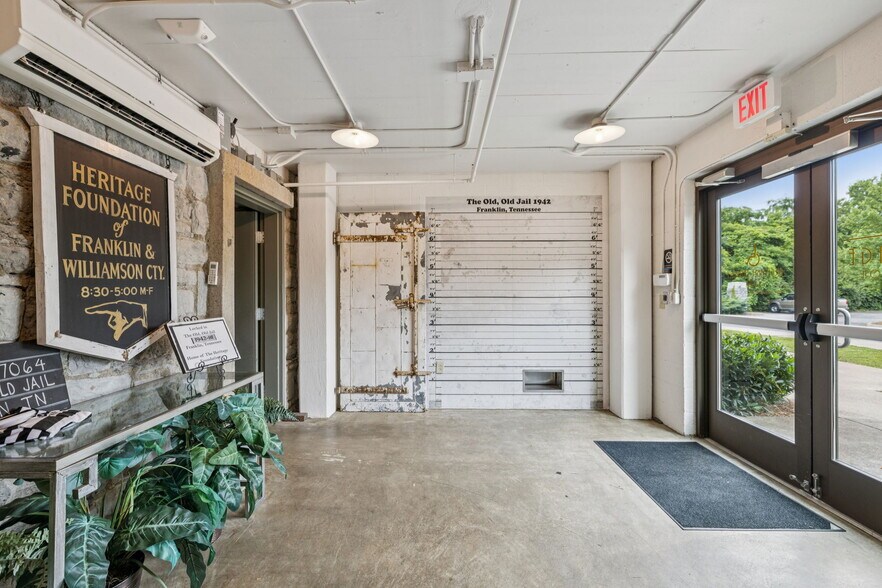 More Photos Of 112 Bridge St, Franklin Office For Sale