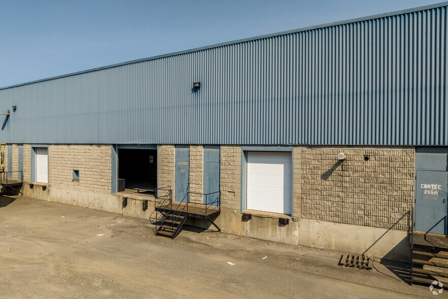 More Photos Of 255 Ch Du Tremblay, Boucherville Warehouse For Lease