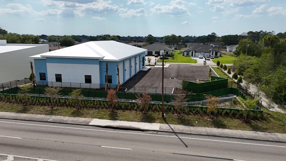 More Photos Of 121 Gretchen Ave S, Lehigh Acres Warehouse For Lease