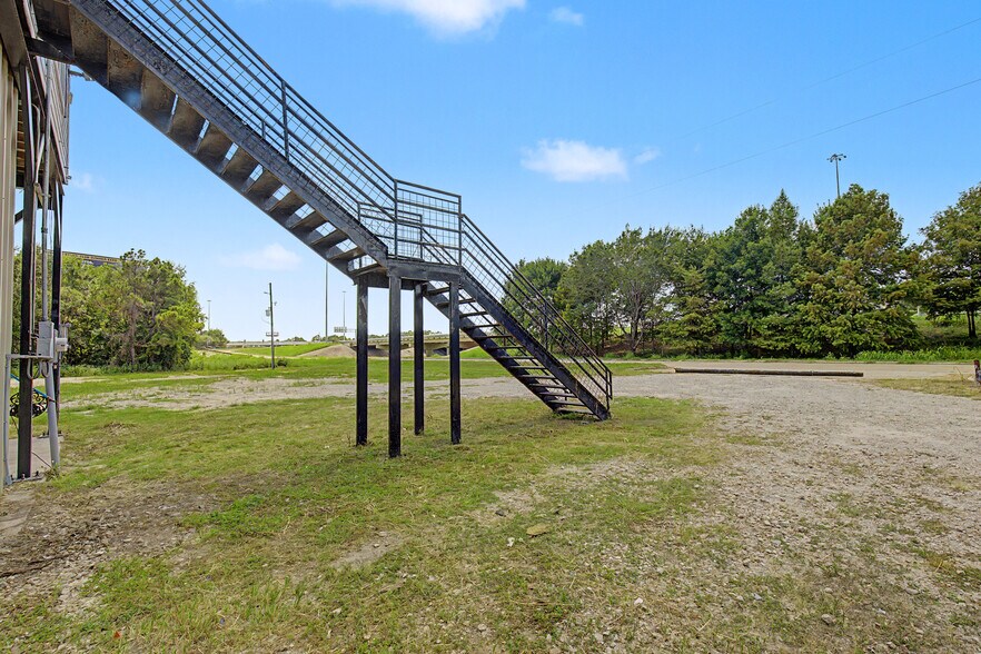 More Photos Of 14815 Interstate 45 S, Conroe Office For Lease