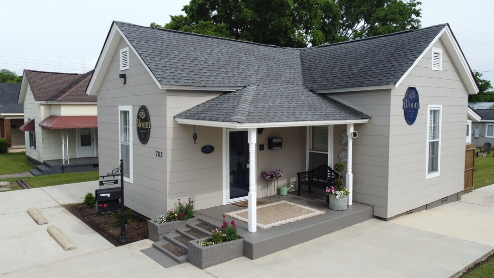 More Photos Of 702 McKinley Ave NE, Huntsville Office Residential For Sale