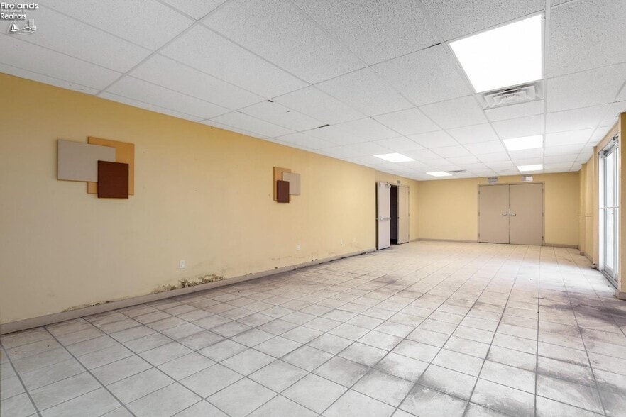 More Photos Of 46400 Telegraph Rd, Amherst Freestanding For Sale