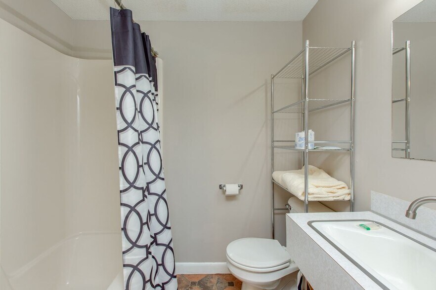 More Photos Of 275 Jenness Pond Rd, Northwood Hotel For Sale