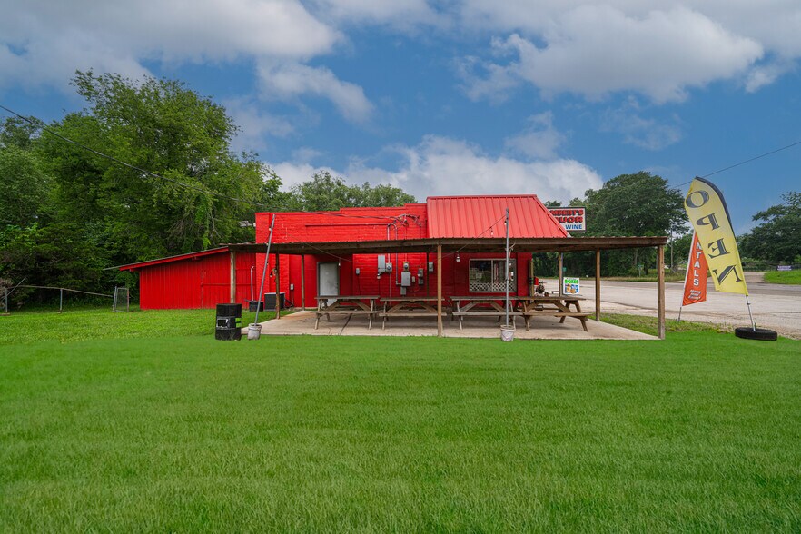 More Photos Of 1971/1975 S Tyler rd, Gladewater Convenience Store For Sale