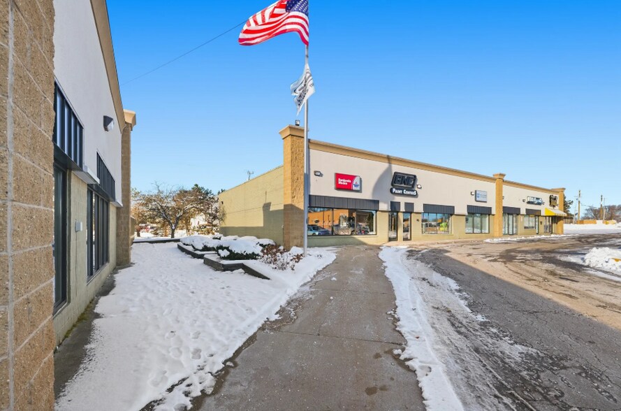 More Photos Of 664-704 S Lapeer Rd, Lk, Lake Orion Office For Sale