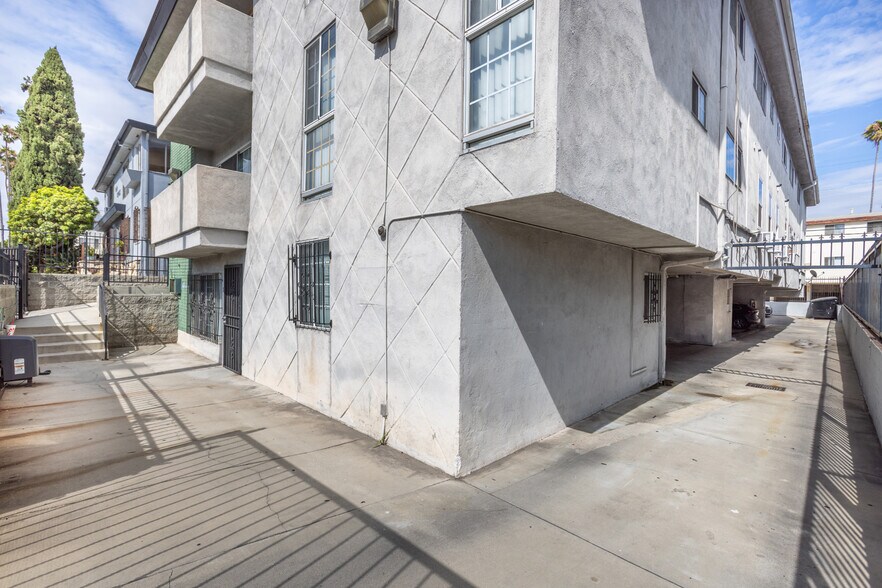More Photos Of 406 S St Andrews Pl, Los Angeles Apartments For Sale