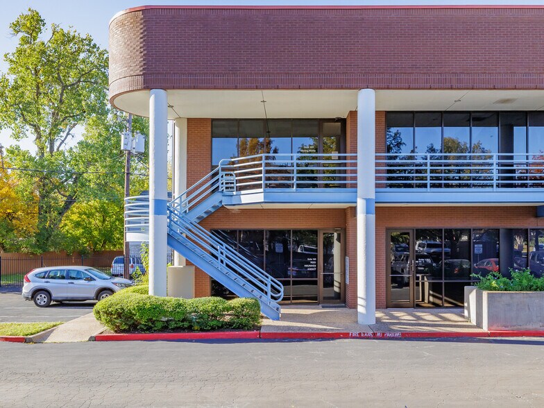 More Photos Of 2579 Western Trails Blvd, Austin Medical For Lease