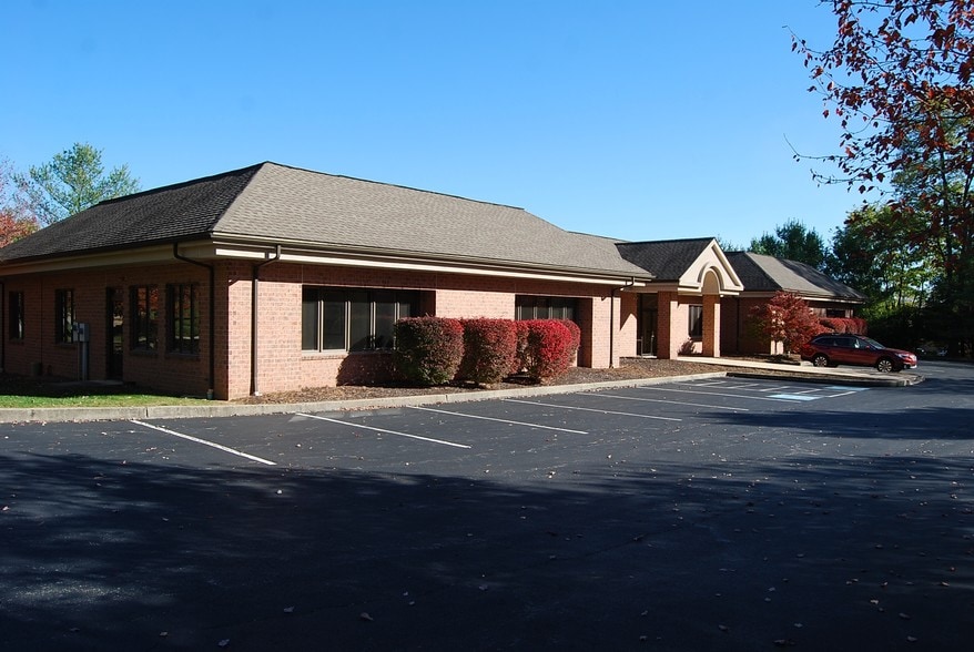 More Photos Of 59 General Warren Blvd, Malvern Medical For Lease