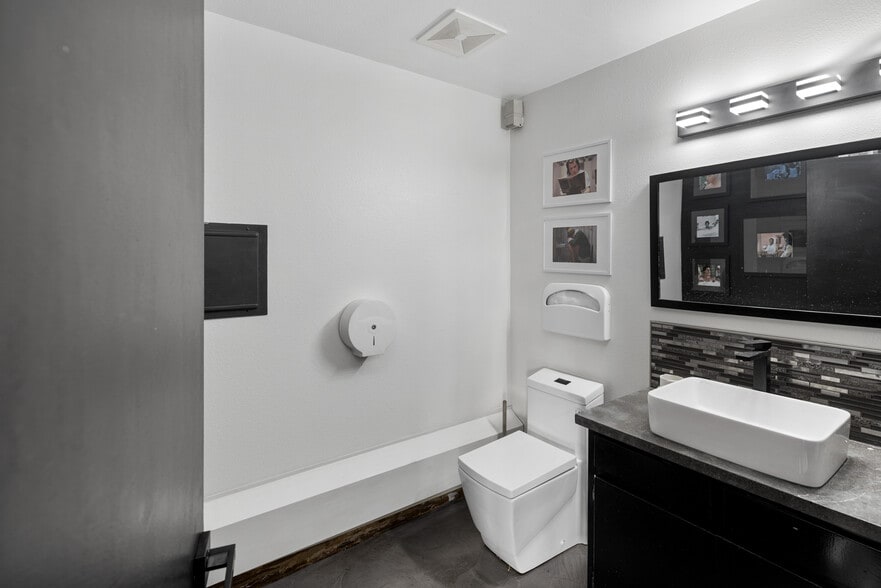 More Photos Of 1250 Greenfield Dr, El Cajon Flex For Sale