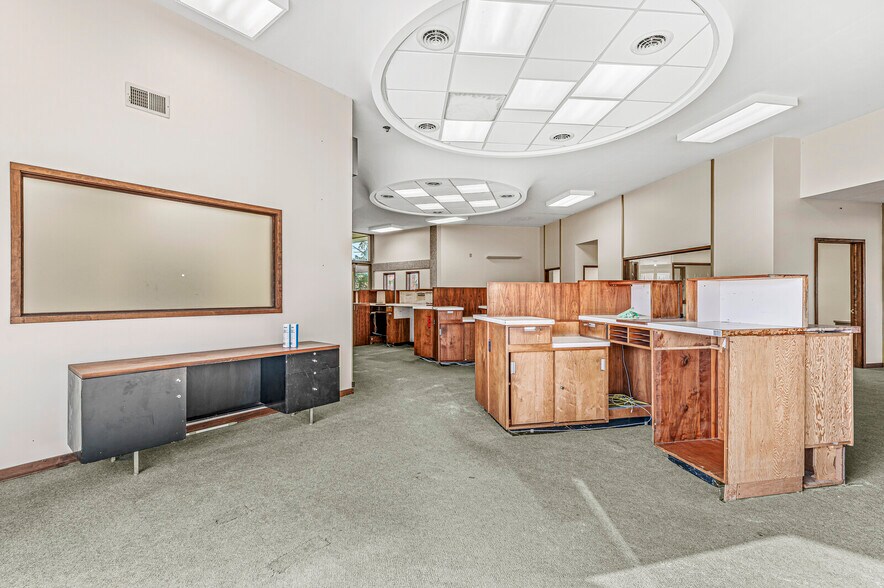 More Photos Of 101 S Anderson St, Elwood Restaurant For Sale