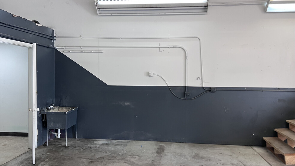 More Photos Of 2507 Gunnison St, Colorado Springs Warehouse For Lease