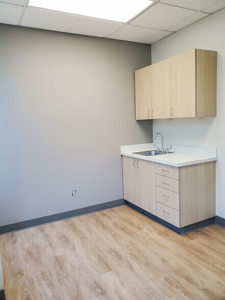 More Photos Of 8614 NE Mill Plain Blvd, Vancouver Medical For Lease