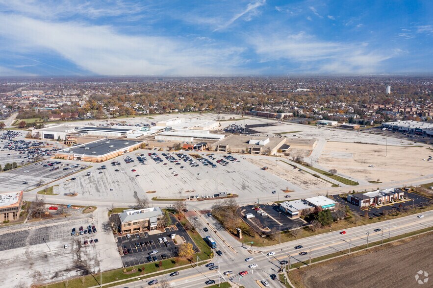 More Photos Of 2 Orland Square Dr, Orland Park General Retail For Sale