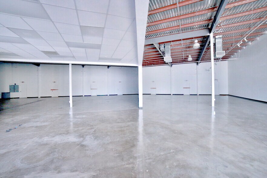 More Photos Of 11130 Gulf Fwy, Houston Unknown For Lease