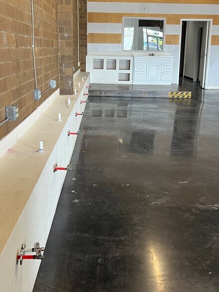 More Photos Of 2222 Patterson St, Greensboro Unknown For Lease