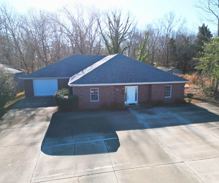 Primary Photo Of 206 Hillstone Dr, Jamestown Office For Lease