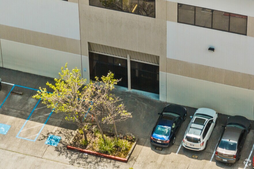 More Photos Of 99 S Hill Dr, Brisbane Warehouse For Lease