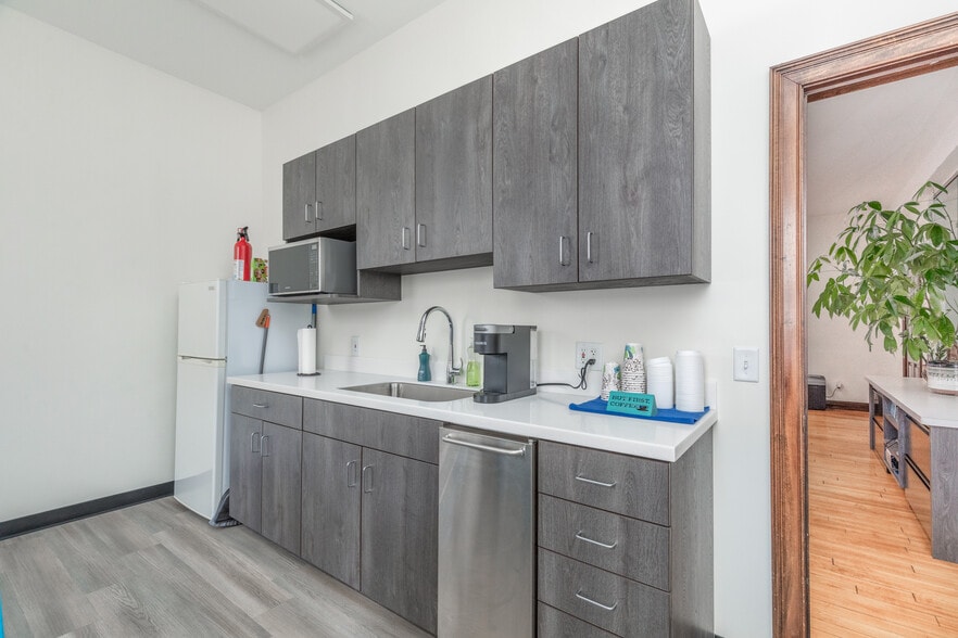 More Photos Of 6970 Olive Blvd, University City Loft Creative Space For Sale