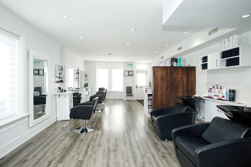 More Photos Of 10-12 Centre St, Markham Office Residential For Sale