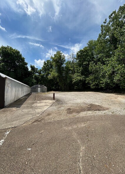 More Photos Of 1810 Columbus Rd, Granville Garden Center For Lease