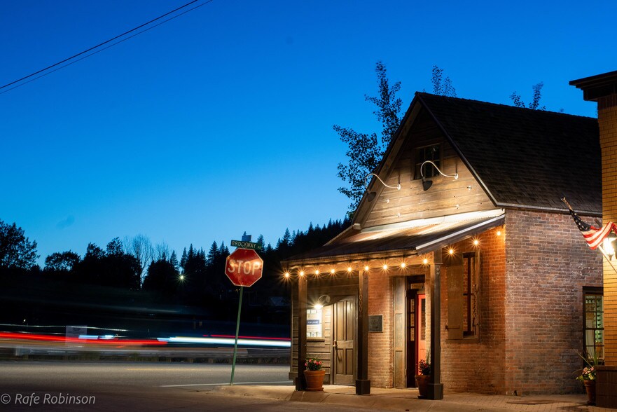 More Photos Of 10004 SE River St, Truckee Storefront Retail Office For Lease