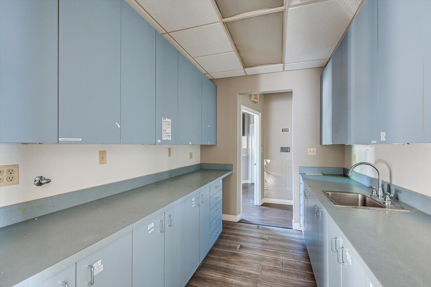 More Photos Of 2412 Plainfield Ave, South Plainfield Office For Sale