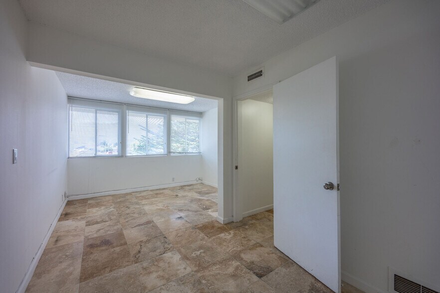 More Photos Of 667-669 Crespi Dr, Pacifica Medical For Sale