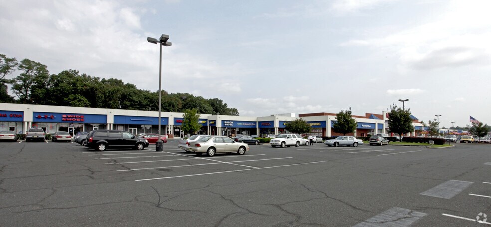Primary Photo Of 561 US Highway 1, Edison Bank For Lease