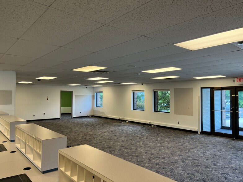 More Photos Of 69055 N Main St, Richmond Bank For Lease