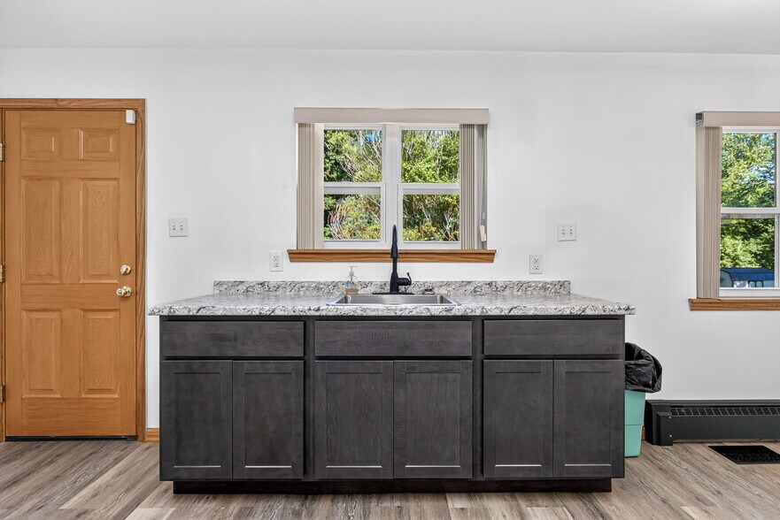More Photos Of 535 Elm St, Hillsboro Office For Sale