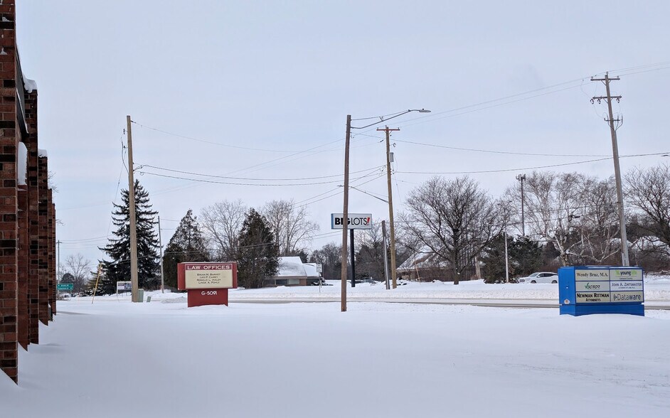 More Photos Of 5083-5085 Miller Rd, Flint Office For Sale