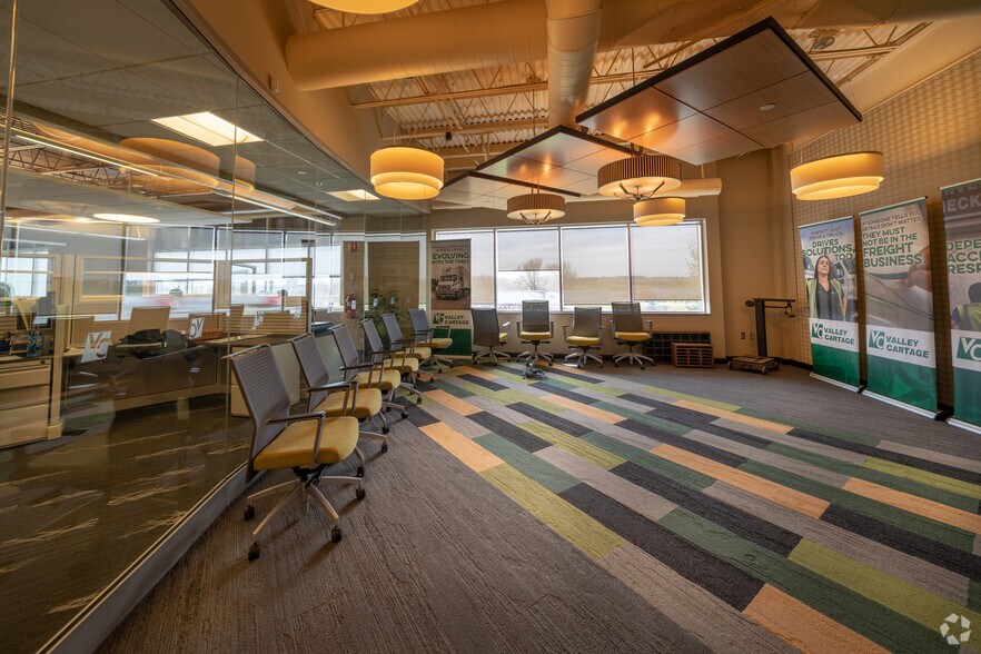 More Photos Of 8665 Hudson Blvd, Lake Elmo Medical For Sale