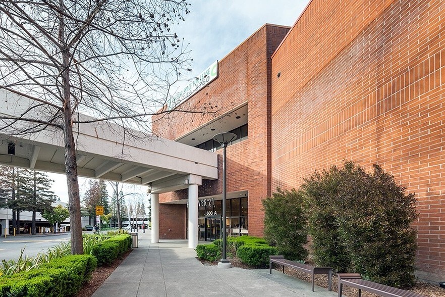 More Photos Of 600 Santa Rosa Plz, Santa Rosa Department Store For Lease