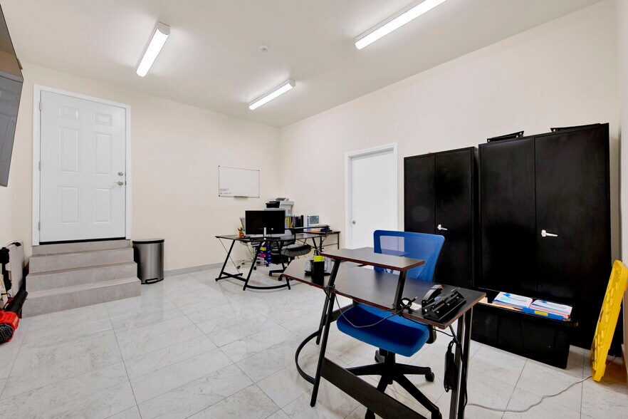 More Photos Of 7831 Foothill Blvd, Sunland Storefront Retail Office For Sale