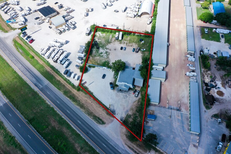 More Photos Of 8491 US Highway 281 N, Spring Branch Showroom For Lease