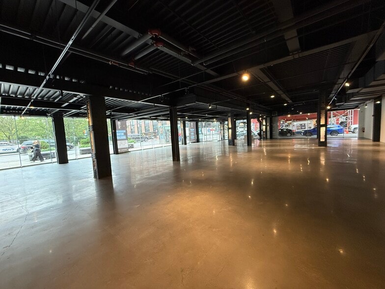More Photos Of 60 Tenth Ave, New York Storefront For Sale