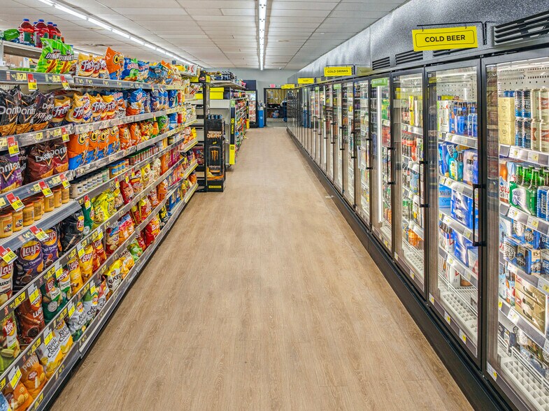 More Photos Of 331 E Center St, Juneau Storefront For Sale