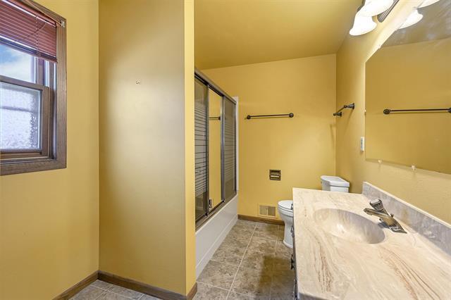 More Photos Of 821 S Broadway, Green Bay Restaurant For Sale