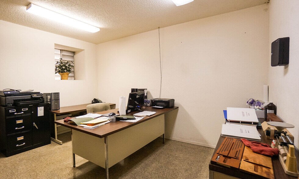 More Photos Of 1413 Sam Bass Rd, Round Rock Warehouse For Lease