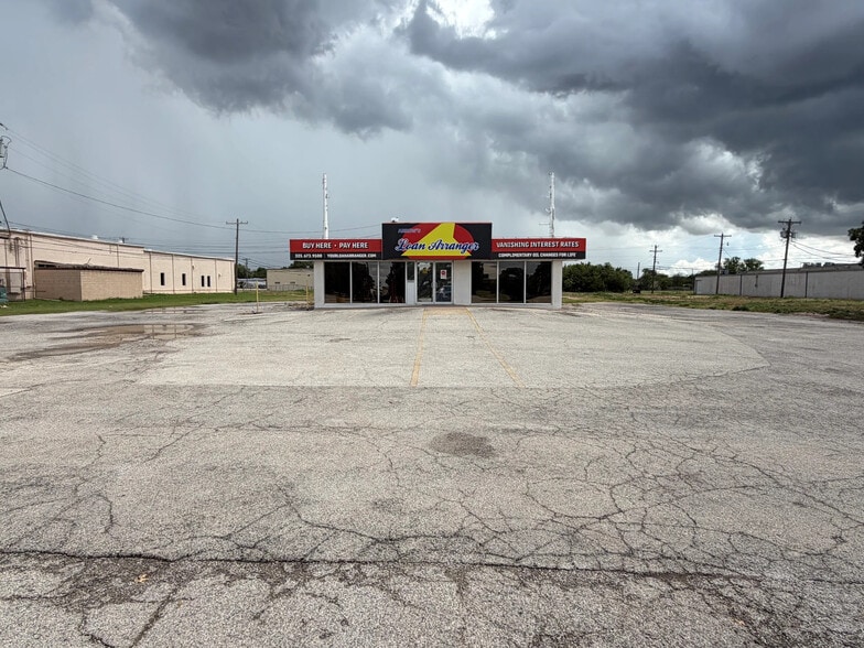 More Photos Of 3917 1st St, Abilene General Retail For Lease