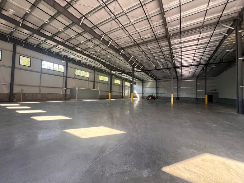More Photos Of 17 Enterprise Dr, Monroe Manufacturing For Lease