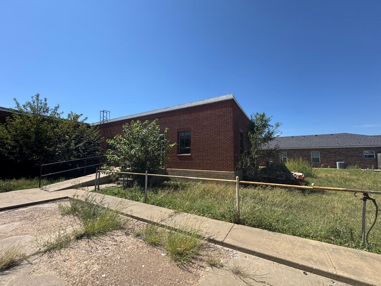 More Photos Of 1110 Penn St, Borger Office Residential For Sale