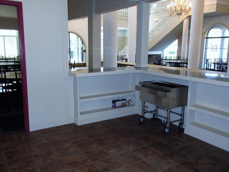 More Photos Of 151 S Sierra Ave, Oakdale Freestanding For Sale
