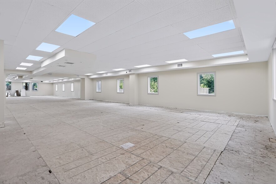 More Photos Of 6635 E 21st St, Indianapolis Office For Sale
